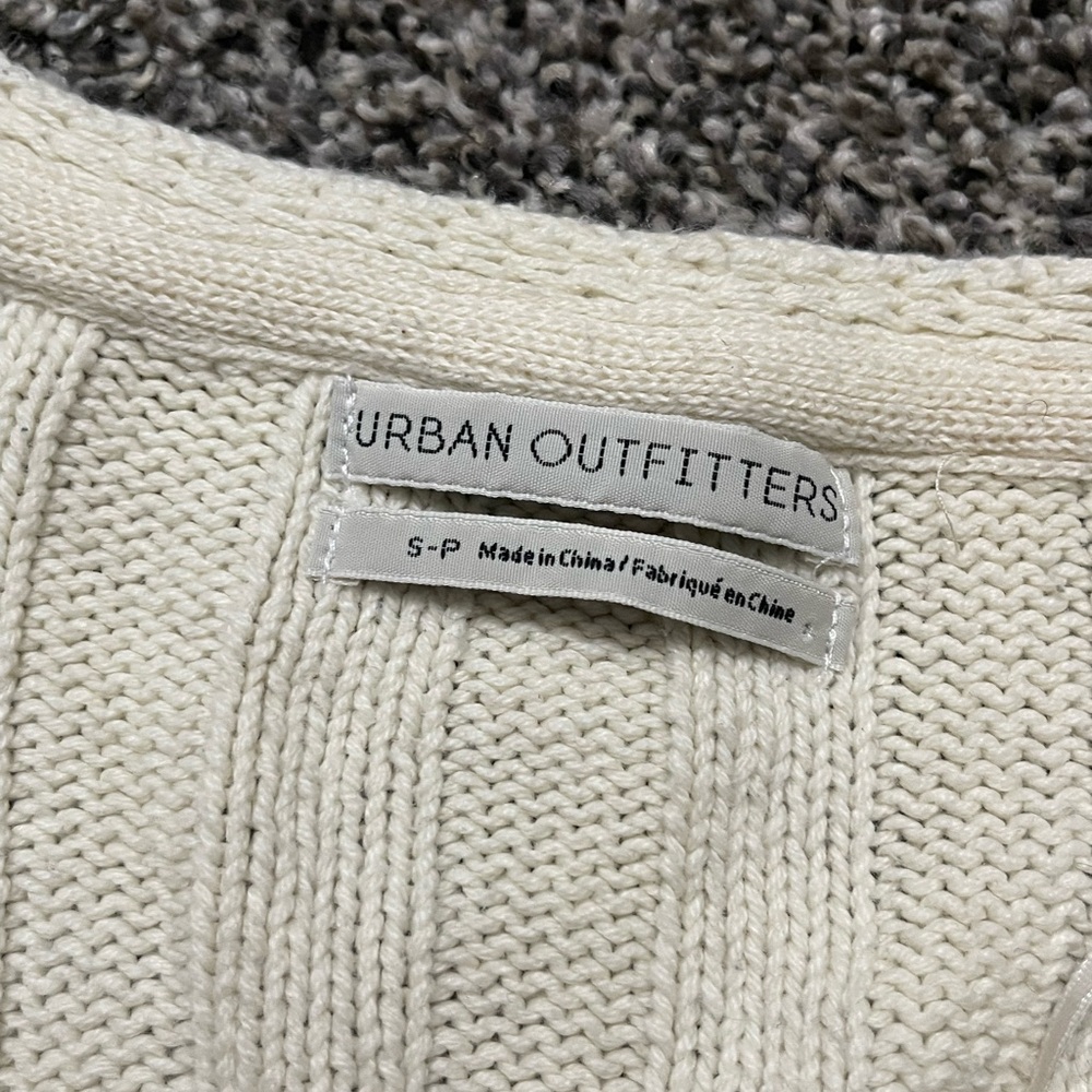 Urban Outfitters cream v neck ribbed long sleeve cropped sweater petite S - Picture 5 of 13